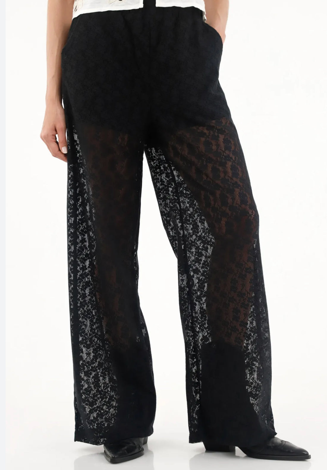 Pant de encaje negro com short interno talla M