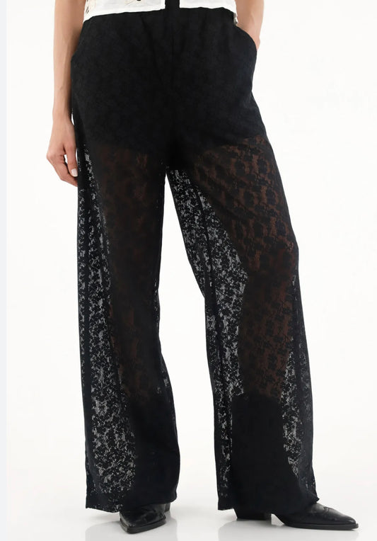 Pant de encaje negro com short interno talla M